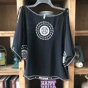 Monoreno Cold Shoulder Blouse -J10